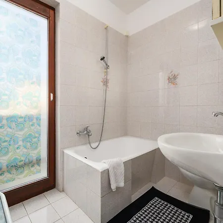 Appartement House Alma