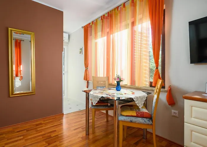 House Alma Apartman *